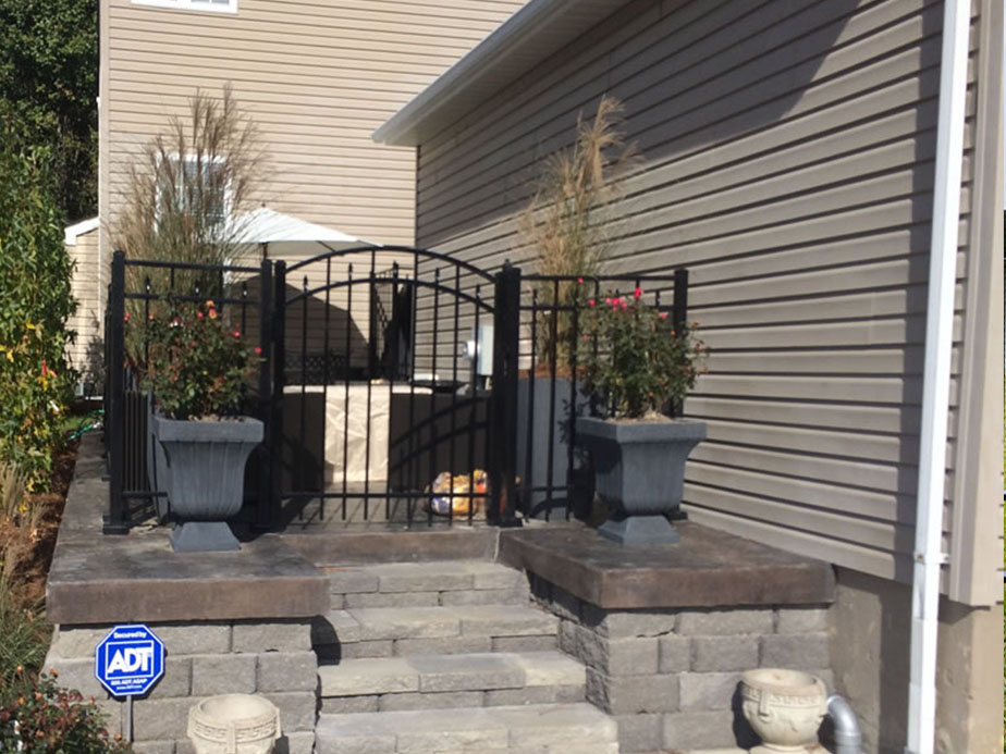 Commercial & residential fence gates in Westland Michigan